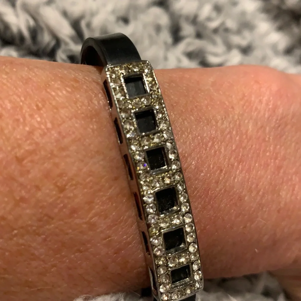 🌸 $3 if bundled Black & Silver Bracelet with Sparkly Gems
